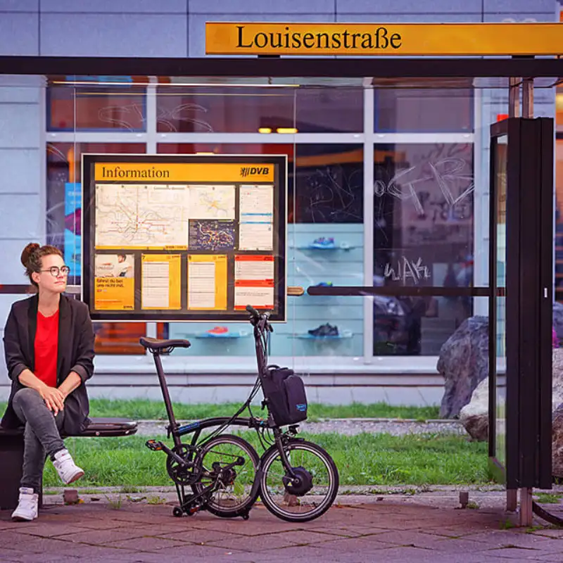 Fahrradheldin Katja Diehl mit Klapprad Fahrradheldin Katja Diehl mit Klapprad
